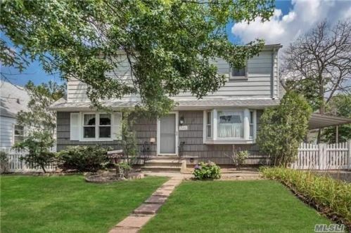 1546 Madison St, Floral Park, NY 11003-1321
