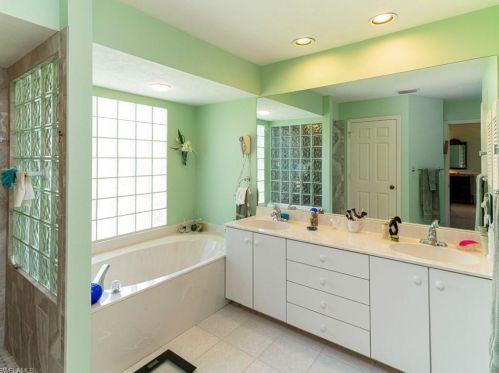 2309 Kings Lk Blvd, Naples FL  34112-5306 exterior