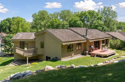8524 Park Knoll Cir, Minneapolis, MN 55438-1300
