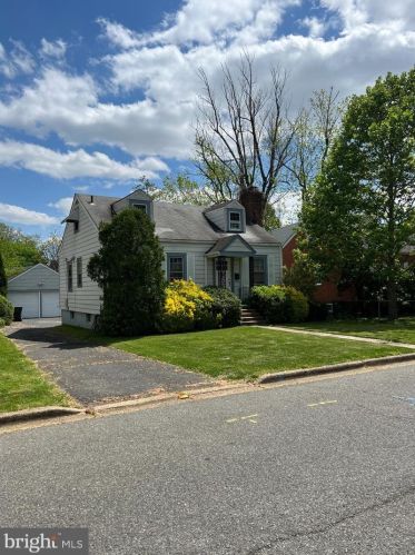 124 George Mason Rd, Falls Church, VA 22046-4001