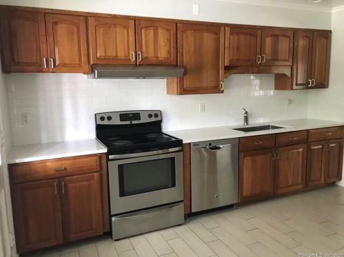 17 Cottontail Rd, Norwalk CT  06854-3202 exterior