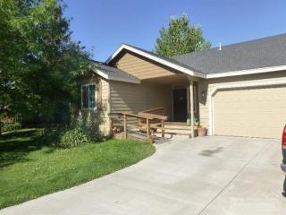 3170 Saber Dr, Bend OR  97701-6619 exterior