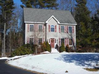 8 Ida Ln, Raymond, NH 03077-2701