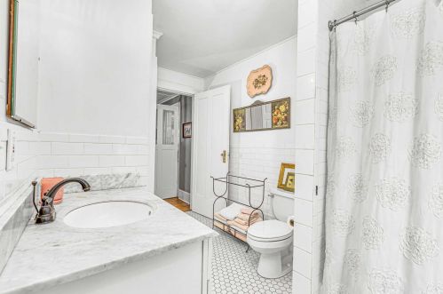 21 Chestnut St, Rhinebeck NY  12572-1516 exterior