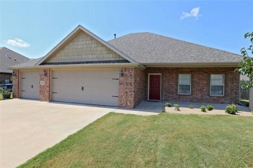 3902 Hollowbrook St, Bentonville, AR 72712-8395