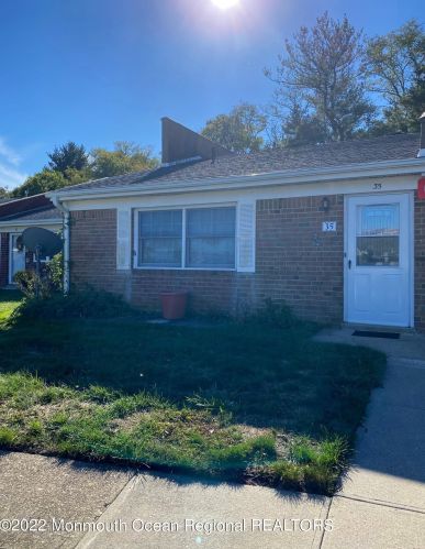 35 River Edge Dr, Bricktown, NJ 08724-1338