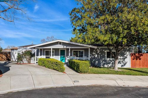 385 Holladay Ct, Livermore, CA 94551-6310
