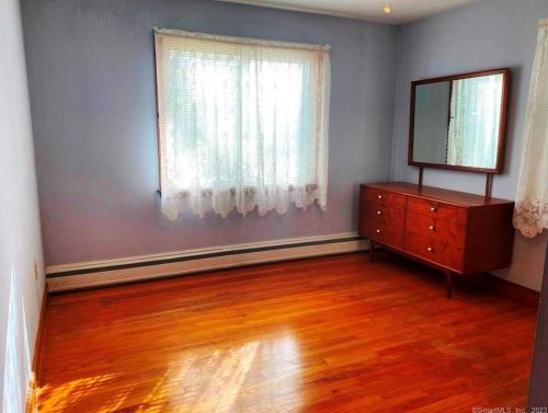 90 Pineridge Dr, Waterbury CT  06716-3134 exterior