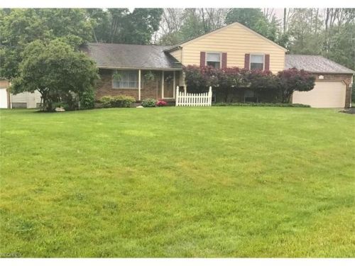 1120 Timbercrest St, Youngstown, OH 44505-1264