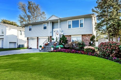 2504 Randy Ln, North Bellmore, NY 11710-5125