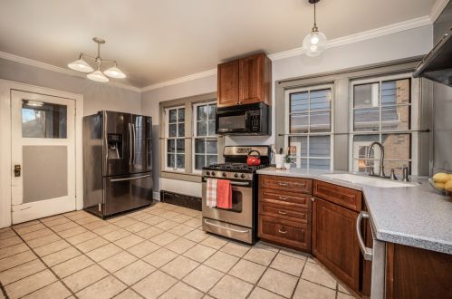 3491 Maryland Ave, Milwaukee WI 53211-3751 exterior