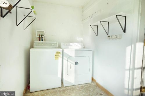 4052 Jerome Rd, Edinburg VA  22824-2500 exterior