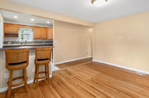 106 Oak Cir, Mahopac NY  10541-4146 exterior