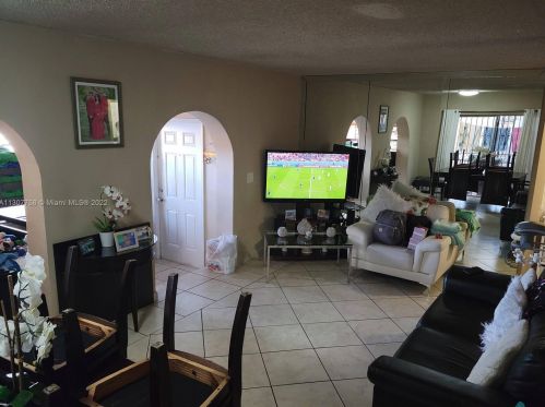 10 44th St, Hialeah FL  33013-1816 exterior