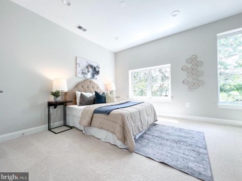 1010 15th St, Washington DC  20003-3213 exterior