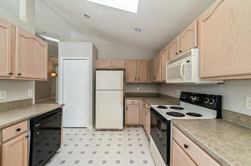 2613 Summer Creek Dr, Kissimmee, FL 34747-2269