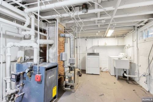 491 James St, N Milford NJ  07646-1023 exterior