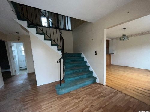 18 Puritan Ave, Mount Sinai, NY 11766-2510