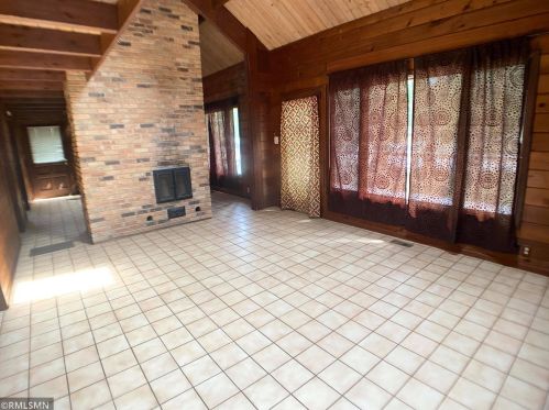 579 County Rd B, Saint Paul MN 55117-1802 exterior