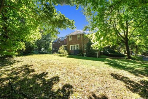 19 Woodland Pl, Scarsdale, NY 10583-4210
