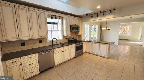 725 Collings Ave, Camden NJ  08107-1725 exterior