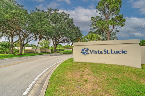 25 Lake Vista Trl, Fort Pierce, FL 34952-6361