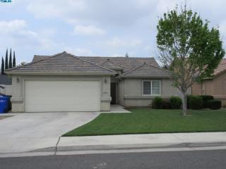 303 Parkwest St, Porterville CA  93257-4416 exterior