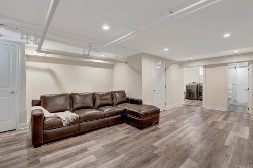 380 Summit Ave, Mount Vernon NY  10552-2206 exterior