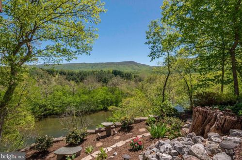 160 Manor Dr, Edinburg VA  22824-3579 exterior