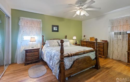 291 Park Dr, Woodbridge NJ  07095-0020 exterior