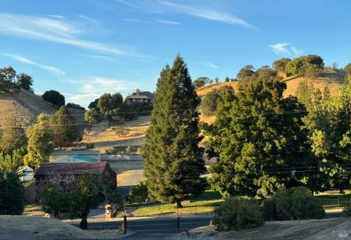 385 Vine St, Vacaville CA  95688-8704 exterior