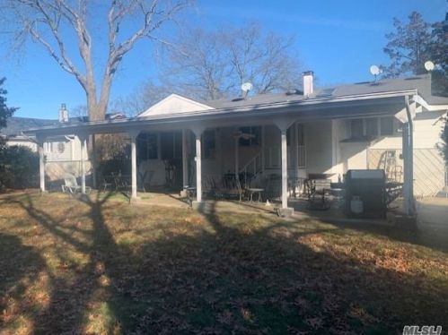 426 Belmore Ave, Islip Terrace, NY 11752-2902