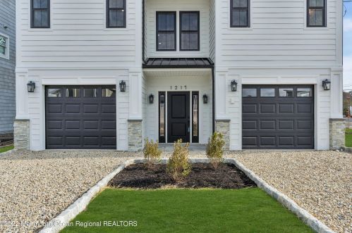 1217 Niihau Dr, Lacey NJ  08731-4702 exterior