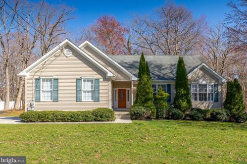 160 Treeline Dr, West Deptford, NJ 08096-6628