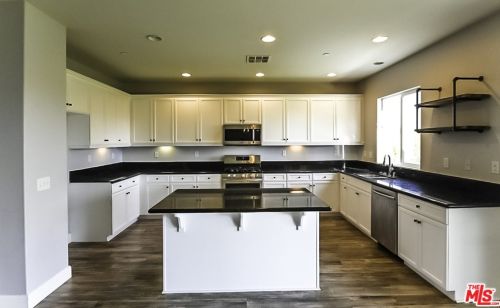 20541 Brookie Ln, Santa Clarita, CA 91350-3679