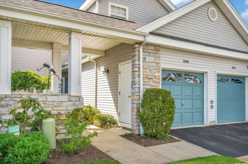 545 Highland Ct, Moriches, NY 11955-1733