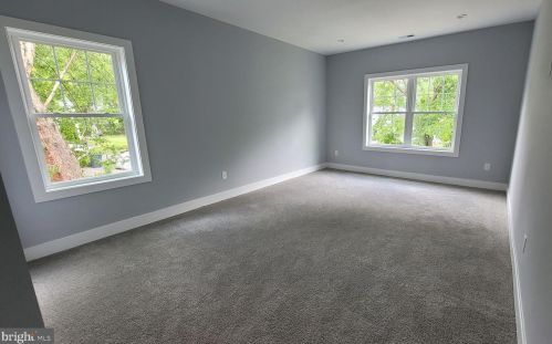 6912 Westlawn Dr, Falls Church VA  22042-2653 exterior