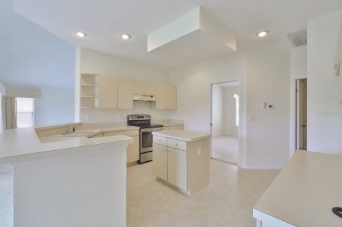 327 Caloosa Palms Ct, Ruskin FL 33573-6938 exterior