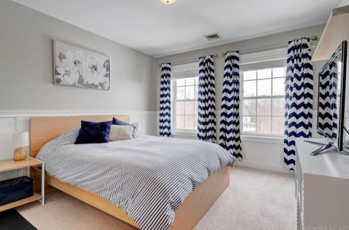 14 Farm Ridge Rd, Unionville CT  06013-2018 exterior