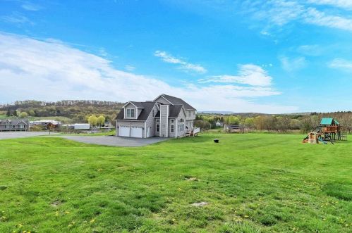 6 Austin Way, Marlborough NY  12542-5539 exterior