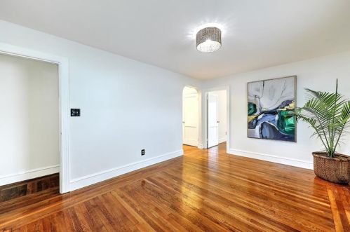 73 Clematis St, Providence, RI 02908-4005