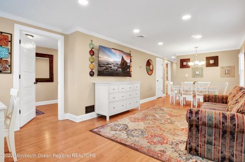 58 5th St, Monmouth Hills, NJ 07732-1635