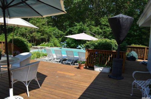 14 Quarter Rd, West Hampton NY  11977-1002 exterior