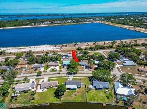 991 Schumann Dr, Sebastian, FL 32958-5331