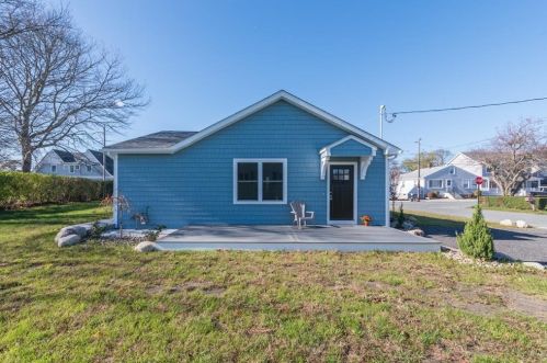 50 Elizabeth Rd, South Kingstown RI  02882-5220 exterior