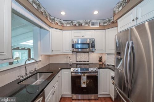 614 Westwind Dr, Berwyn PA  19312-1144 exterior