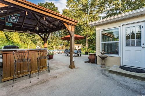 11 Frances Blvd, Holtsville, NY 11742-1018
