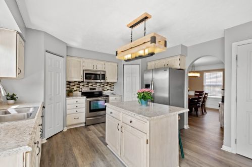 1367 Lucia Dr, Canonsburg, PA 15317-1855
