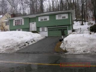 85 Lake Shore Dr, Brookfield Center, CT 06804-1417