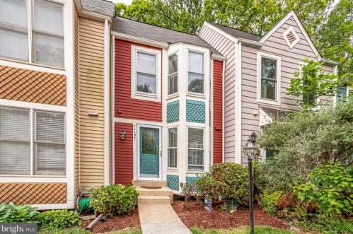 11198 Silentwood Ln, Herndon, VA 20191-4127